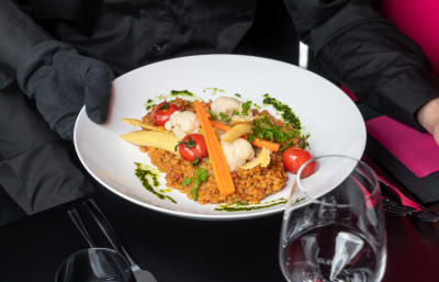 designhotel_laurichhof_restaurant_servieren_highres